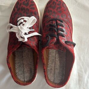 Lucky Brand women’s Red Leopard Print Sneakers. No insoles